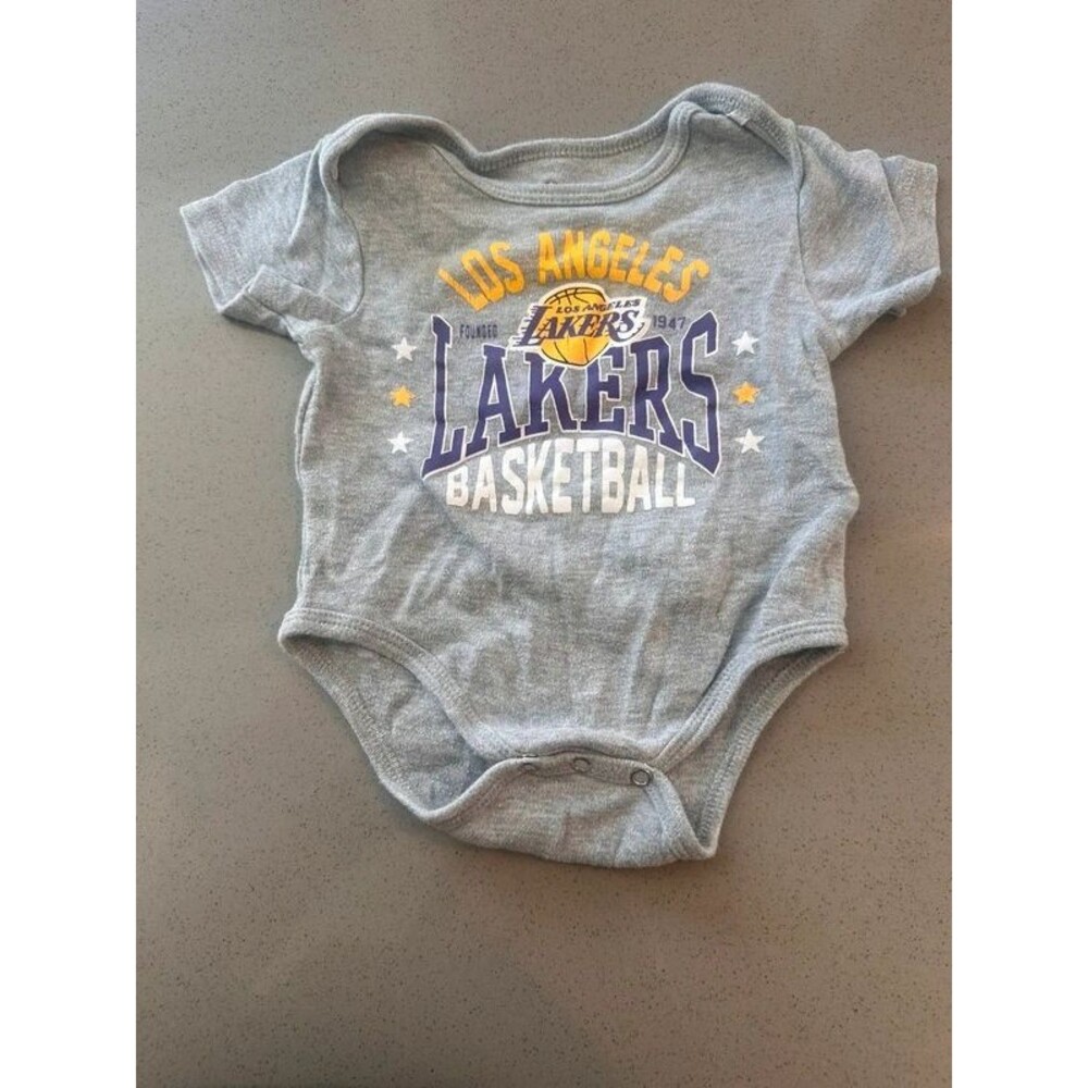 NBA Baby Los Angeles Lakers basketball short-sleeve onesie size 3-6 month